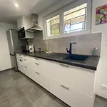 Rez-de-chaussee Renove Avec Jardin Clos, A 1,6 Km De La Plage, Ideal Pour 2 Adultes Et 2 Enfants - Fr-1-364-142