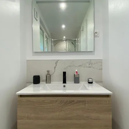 Rez-de-chaussee Renove Avec Jardin Clos, A 1,6 Km De La Plage, Ideal Pour 2 Adultes Et 2 Enfants - Fr-1-364-142 Apartment *