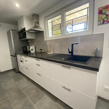 Rez-de-chaussee Renove Avec Jardin Clos, A 1,6 Km De La Plage, Ideal Pour 2 Adultes Et 2 Enfants - Fr-1-364-142